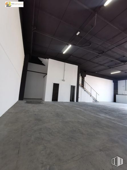 Nave en alquiler y venta en Zona industrial, Arganda del Rey, Madrid, 28500 con edificio, suelo, suelos, accesorio, material compuesto, hall, madera, hormigón, tintes y matices y casa alrededor