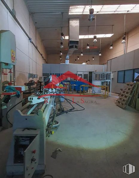 Industrial for sale at Zona logística, Illescas, Toledo, 45200 with field house, building, gas, flooring, engineering, machine, ceiling, hall, service and basketball hoop around