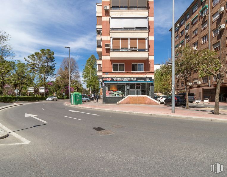 Local en alquiler en Calle Luis Astrana Marín, 2, Alcalá de Henares, Madrid, 28807 con edificio, ventana, ciudad, zona urbana, apartamento, barrio, área metropolitana, ciudad, zona residencial y espacio público alrededor