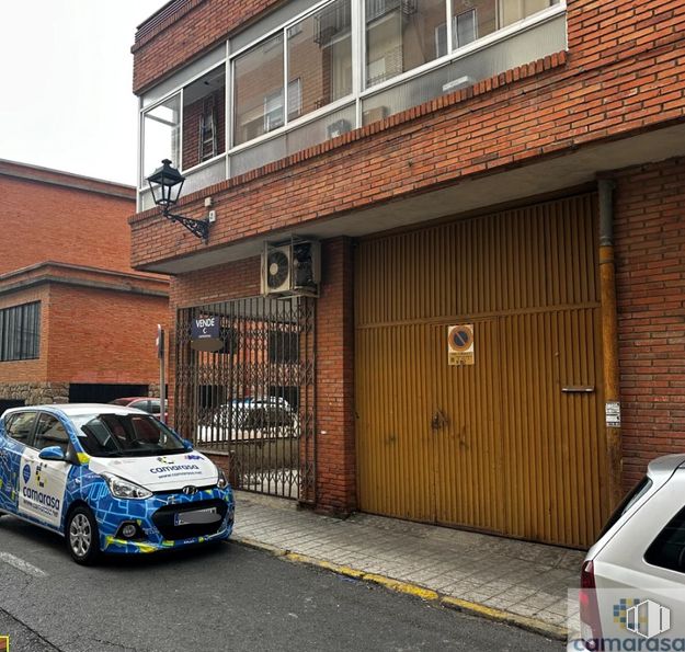 Retail for sale at Calle Segovia, 4, Ávila, 05005 with car, window, wheel, land vehicle, vehicle, tire, mode of transport, motor vehicle, automotive lighting and automotive exterior around