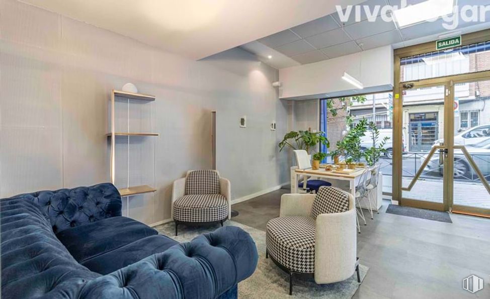 Local en venta en Calle Azcona, Salamanca, Madrid, 28028 con silla, mesa, mueble, planta, interiorismo, edificio, alumbrado, suelos, suelo y planta de interior alrededor