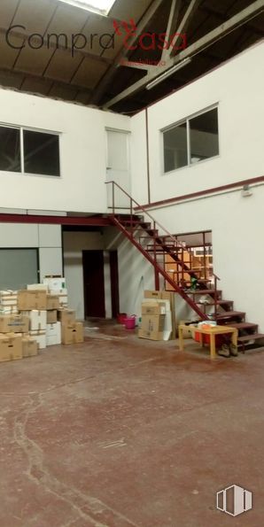 Industrial for sale & for rent at Polígono El Cerro, Segovia, 40006 with window, wood, ceiling, floor, stairs, building material, hardwood, wood stain, daylighting and paint around