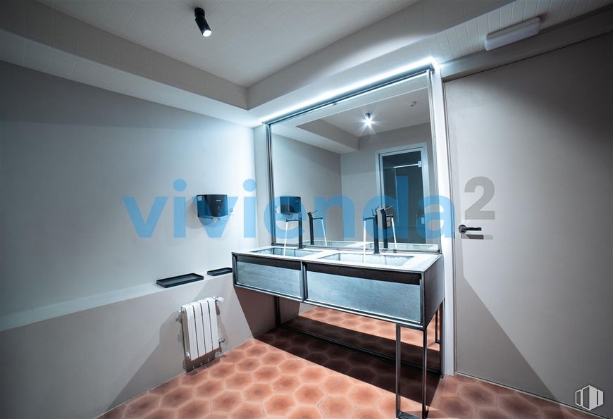 Local en venta en Calle Domenico Scarlatti, Chamberí, Madrid, 28003 con accesorios de fontanería, fregadero, lavabo, interiorismo, grifo, fontanería, cuarto de baño, mueble de baño, techo y lámpara alrededor