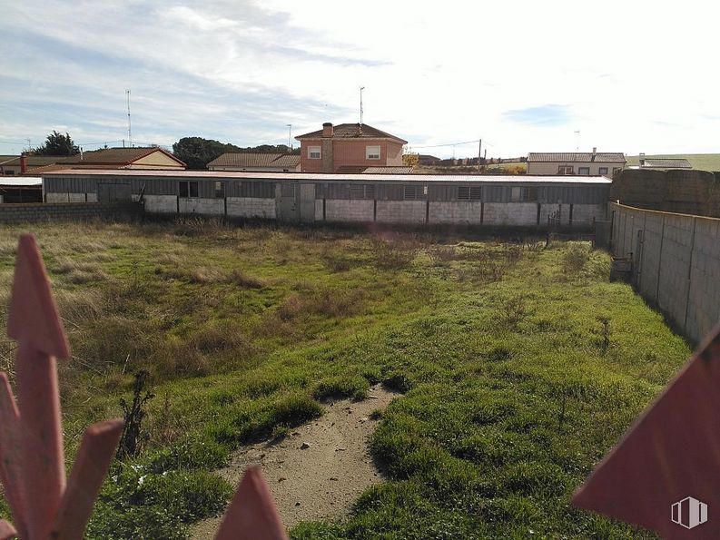 Industrial for sale at Nave Blascosancho, Blascosancho, Ávila, 05290 with cloud, sky, plant, building, grass, land lot, architecture, residential area, tree and rural area around