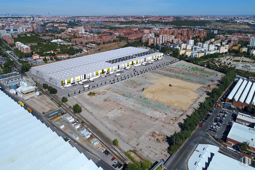 Industrial for rent at PAL M-40 , Villaverde, Madrid, 28041 with sky, building, urban design, neighbourhood, landscape, residential area, real estate, city, metropolitan area and cityscape around