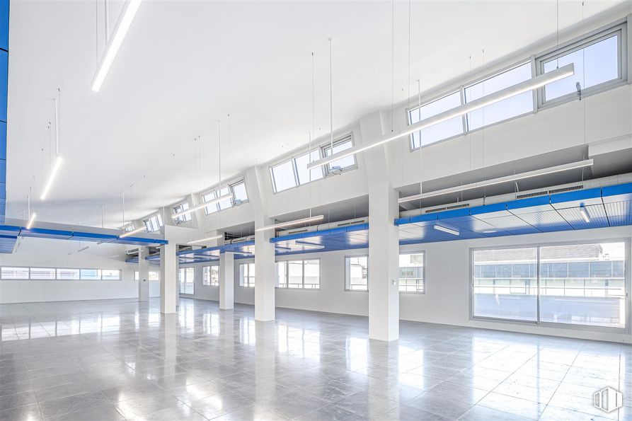 Office for sale at Edificio Restaura, Calle García Martín, 16, Pozuelo de Alarcón, Madrid, 28224 with light fixture, lighting, blue, ceiling, flooring, floor, composite material, commercial building, hall and daylighting around