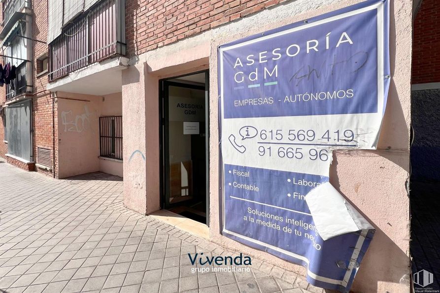 Local en venta en Calle Las Palmas, Móstoles, Madrid, 28937 con ladrillo, ventana, edificio, fuente, inmobiliario, fachada, suelos, madera, albañilería y superficie de la carretera alrededor