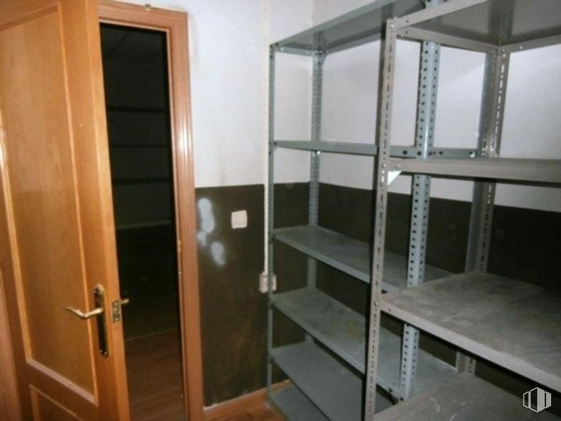 Retail for sale at Calle Ingeniero Mariño, Guadalajara, 19001 with bookcase, furniture, wood, shelving, floor, shelf, bunk bed, flooring, house and hardwood around