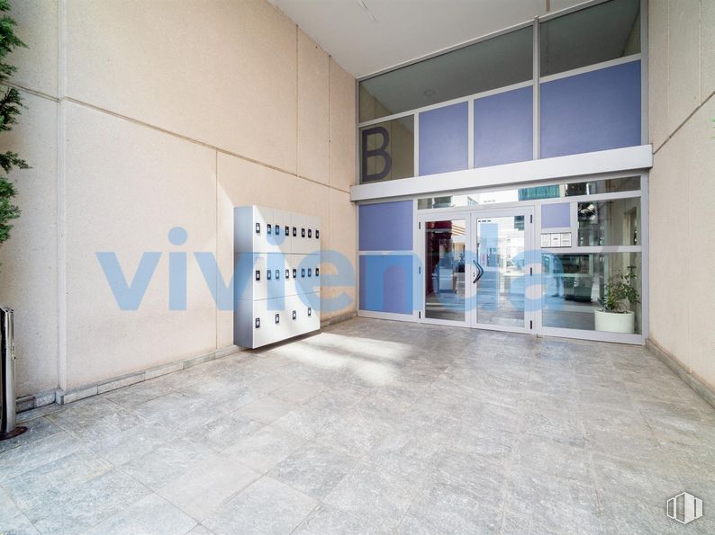 Oficina en venta en Avenida Manoteras, Hortaleza, Madrid, 28050 con propiedad, accesorio, interiorismo, suelo, edificio, suelos, gas, fachada, vidrio y material compuesto alrededor