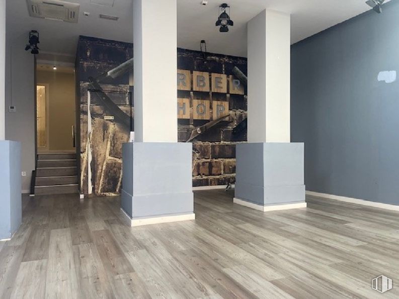 Retail for rent at Calle Bravo Murillo, 21, Chamberí, Madrid, 28015 with flooring, floor, wood, wood flooring, interior design, ceiling, laminate flooring, hardwood, plank and wood stain around