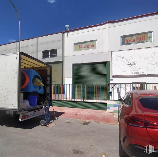 Nave en venta en Calle Henares, Velilla de San Antonio, Madrid, 28891 con coche, cielo, matrícula del vehículo, luces traseras y de freno, vehículo, vehículo de motor, iluminación del automóvil, modo de transporte, neumático y asfalto alrededor