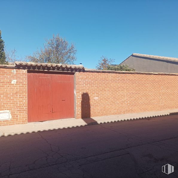 Suelo en venta en Zona céntrica, Villanueva de Alcardete, Toledo, 45810 con puerta, pared, albañilería, ladrillo, material compuesto, material de construcción, calzada, hormigón, puerta de garaje y puerta alrededor