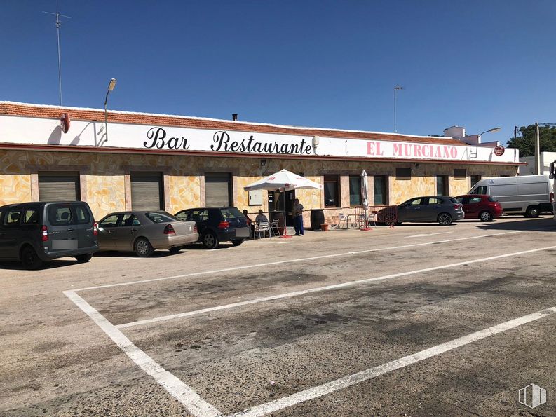 Retail for sale at Calle Real, 236, Corral de Almaguer, Toledo, 45880 with car, building, automotive parking light, wheel, sky, tire, vehicle, automotive tire, street light and motor vehicle around