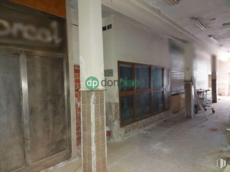 Retail for sale at Calle Constitución, Guadalajara, 19003 with cabinetry, fixture, flooring, gas, concrete, glass, ceiling, plaster, transparency and composite material around