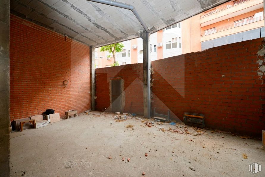 Local en venta en Calle Cristo Salud, 30, Valdemoro, Madrid, 28342 con edificio, madera, arquitectura, piso, accesorio, ladrillo, suelo, albañilería, material compuesto y tintes y matices alrededor