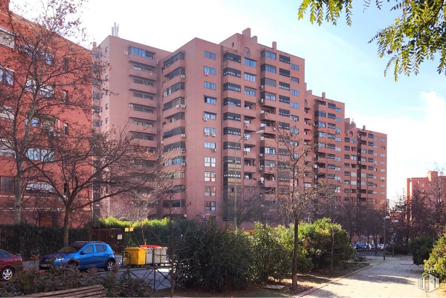 Local en alquiler en Avenida Pablo Neruda, 63, Puente de Vallecas, Madrid, 28018 con coche, edificio, planta, cielo, día, propiedad, ventana, vehículo, neumático y árbol alrededor