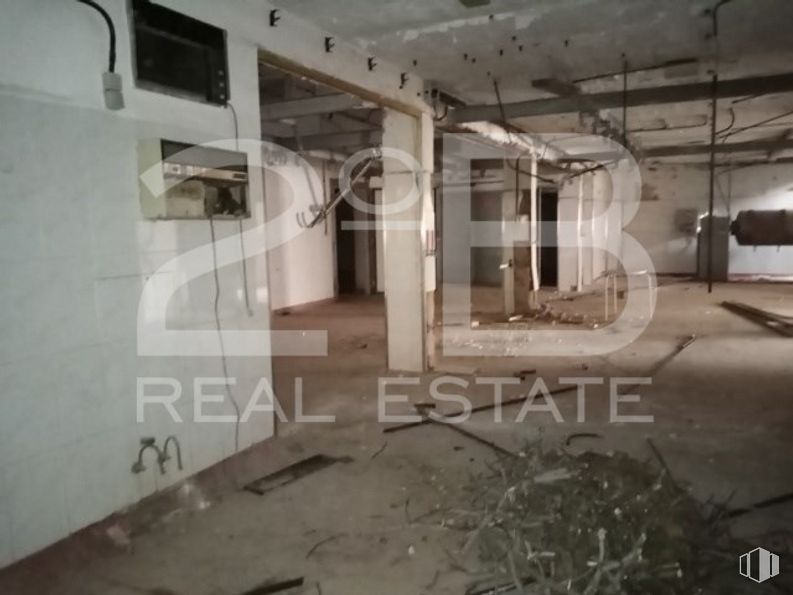 Industrial for sale at Casco urbano, La Puebla de Almoradiel, Toledo, 45840 with flooring, floor, wall, building, fixture, font, composite material, ceiling, concrete and glass around