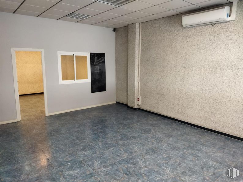 Industrial for rent at Calle Laguna Del Marquesado, Villaverde, Madrid, 28021 with hall, floor, flooring, wood, ceiling, art, concrete, event, glass and daylighting around