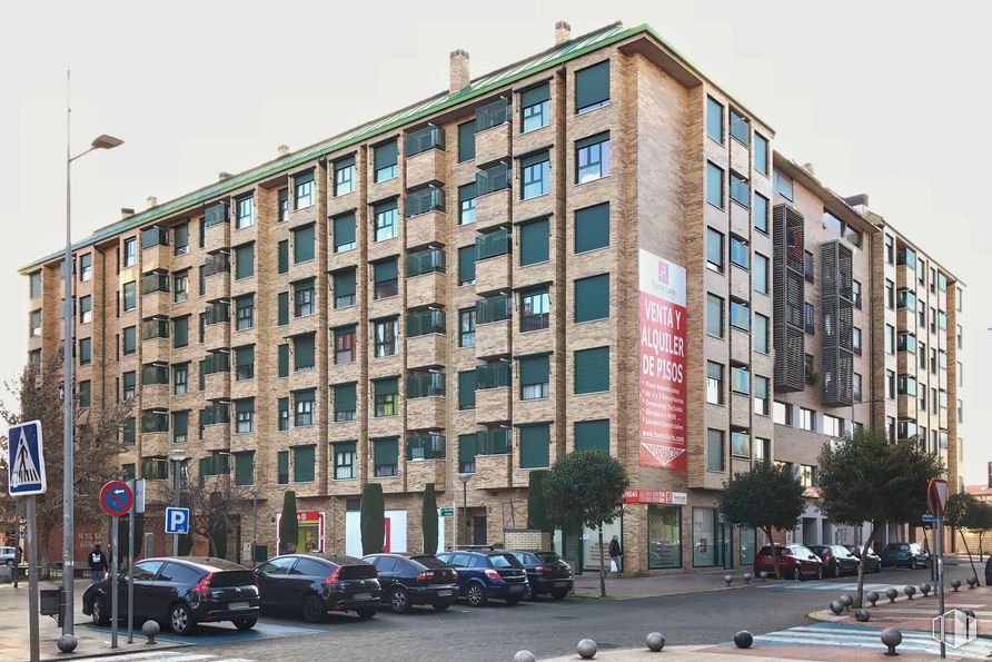 Local en alquiler en Carolina Coronado, 9, Parla, Madrid, 28980 con coche, edificio, cielo, rueda, ventana, vehículo, luz de la calle, diseño urbano, condominio y bloque de torre alrededor