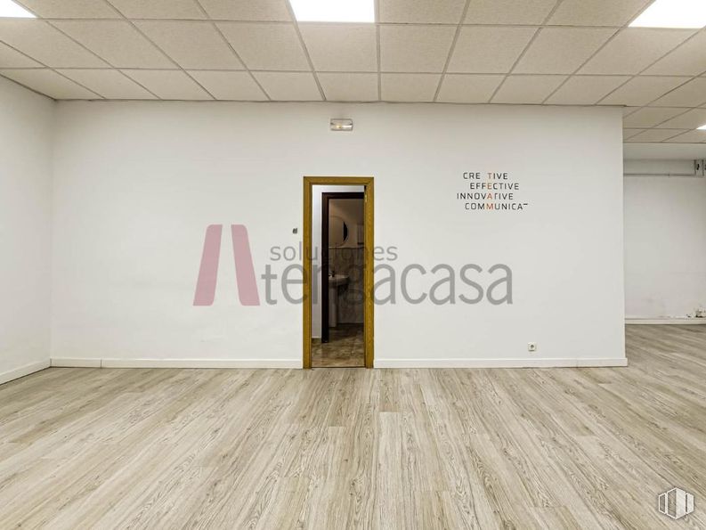 Oficina en alquiler en Calle Azcona, Salamanca, Madrid, 28028 con puerta, madera, interiorismo, suelos, suelo, accesorio, fuente, suelo laminado, arte y madera dura alrededor