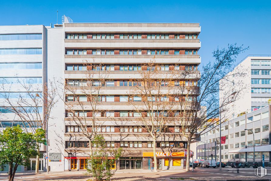 Oficina en alquiler en Calle María de Molina, 37, Chamartín, Madrid, 28006 con edificio, cielo, durante el día, ventana, planta, diseño urbano, bloque de pisos, árbol, barrio y condominio alrededor