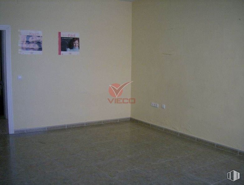 Retail for rent at Zona Avenida de los Reyes Católicos, Cuenca, 16003 with paint, fixture, floor, flooring, composite material, wood, concrete, plaster, rectangle and event around