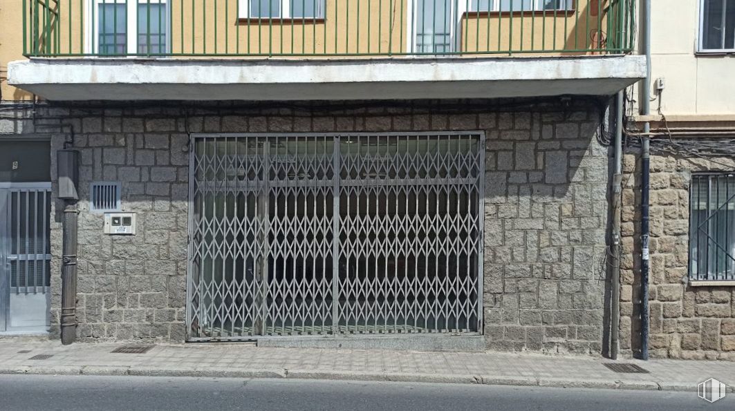 Retail for rent at Zona Norte, Ávila, 05005 with window, building, property, wood, architecture, neighbourhood, facade, brickwork, brick and landmark around