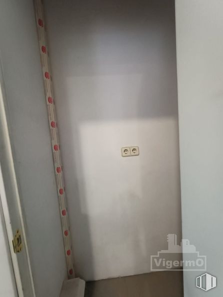 Local en alquiler y venta en Zona Centro, Torrejón de Ardoz, Madrid, 28850 con madera, rectángulo, escaleras, gas, accesorio, suelos, techo, puerta, fuente y metal alrededor