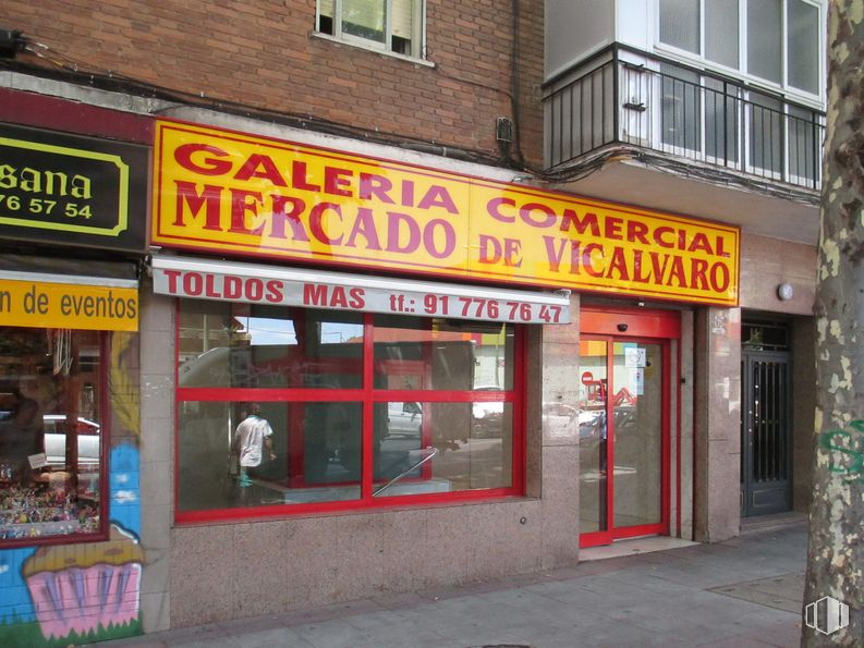 Local en venta en Calle San Cipriano, 14, Vicálvaro, Madrid, 28032 con ventana, edificio, propiedad, accesorio, puerta, fachada, fuente, ciudad, señalización y venta minorista alrededor