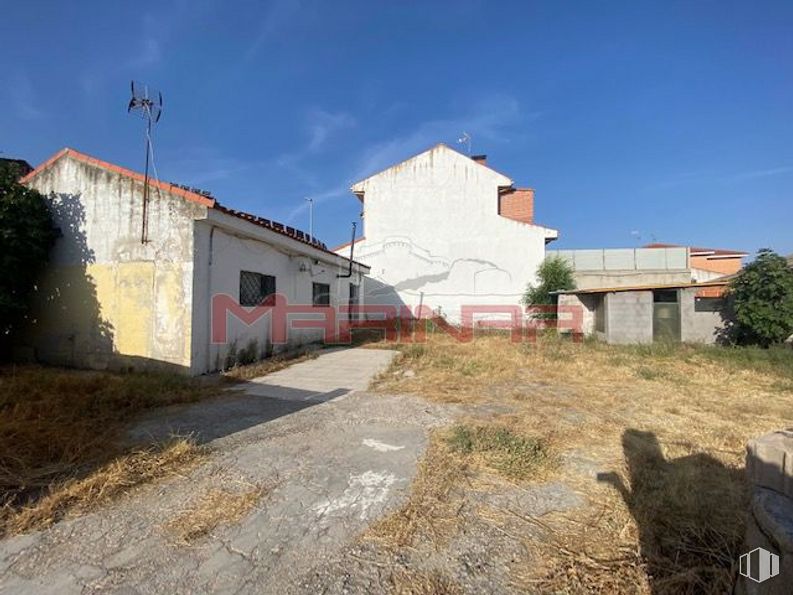 Industrial for sale at Calle San Roque, Esquivias, Toledo, 45221 with house, sky, plant, tree, building, land lot, window, road surface, landscape and road around