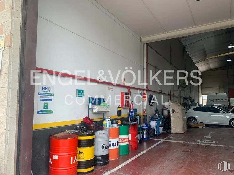 Industrial for sale at Calle Puerto Guadarrama, Móstoles, Madrid, 28935 with packaged goods, car, automotive parking light, wheel, tire, building, vehicle, automotive tire, gas and automotive lighting around