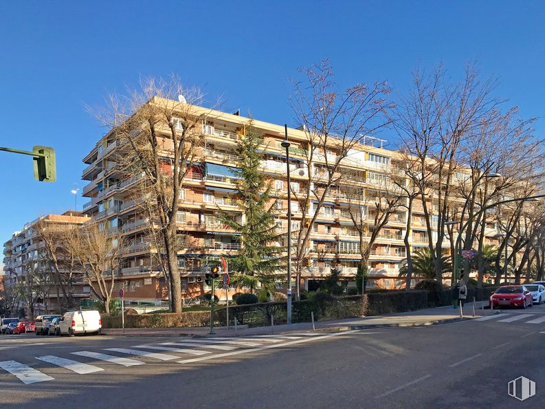 Retail for rent at Norte - Universidad, Móstoles, Madrid, 28933 with building, apartment, city, neighbourhood, residential area, condominium, metropolitan area, mixed-use, family car and commercial building around