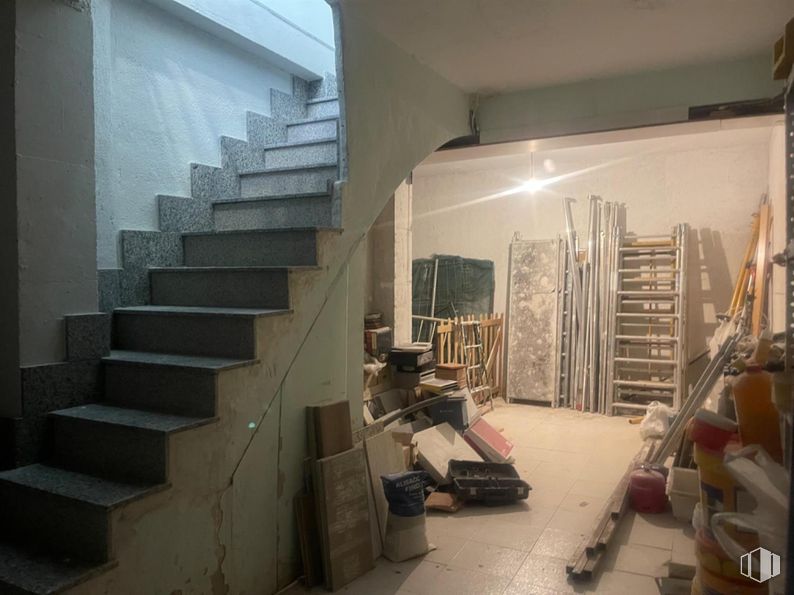 Local en venta en Avenida Doctor Federíco Rubio y Gali, Moncloa - Aravaca, Madrid, 28040 con escaleras, edificio, suelo, suelos, madera, techo, ingeniería, arte, madera dura y metal alrededor