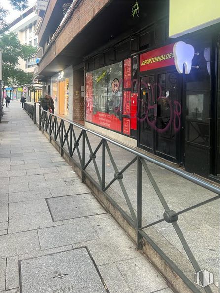 Local en alquiler y venta en Calle Mayor, Alcorcón, Madrid, 28921 con edificio, superficie de la carretera, acera, asfalto, diseño urbano, ciudad, carretera, fachada, peatón y valla alrededor