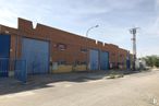 Industrial for rent at Camino San Martín de la Vega, Arganda del Rey, Madrid, 28500 with building, street light, sky, cloud, plant, road surface, asphalt, land lot, window and tree around