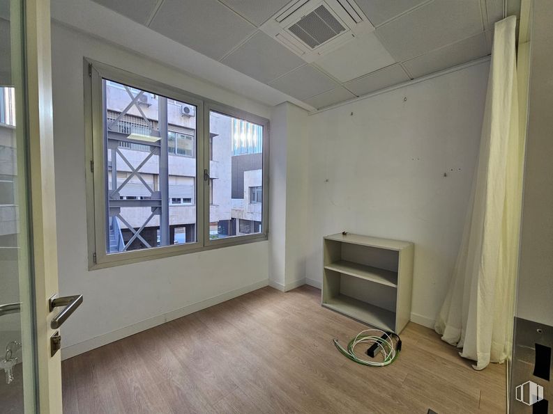 Oficina en alquiler en Calle Orense, 26, Tetuán, Madrid, 28020 con ventana, suelos, suelo, apartamento, techo, material compuesto, vidrio, habitación, iluminación natural y diseño alrededor