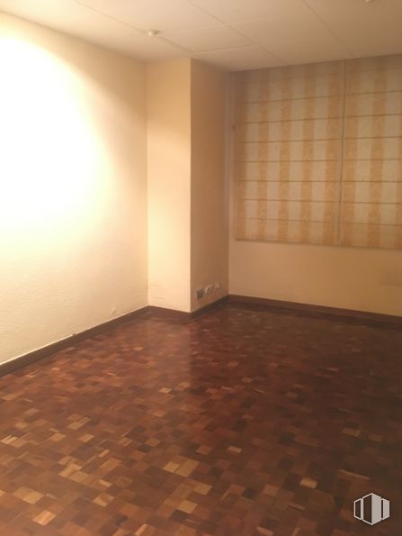 Oficina en alquiler en Calle Orense, Tetuán, Madrid, 28020 con marrón, propiedad, madera, piso, suelo, tinte para madera, madera dura, accesorio, tintes y matices y suelo laminado alrededor