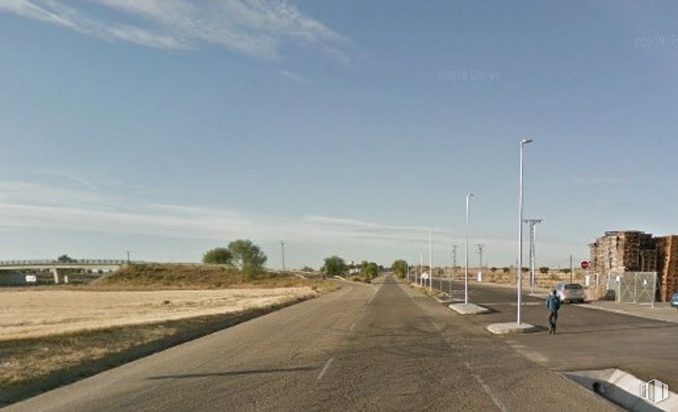 Land for sale & for rent at Zona Industrial, Dosbarrios, Toledo, 45311 with street light, sky, cloud, road surface, asphalt, land lot, tar, thoroughfare, tree and horizon around