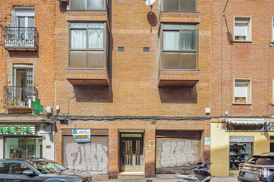 Local en alquiler en Calle Ceuta, 9, Tetuán, Madrid, 28039 con coche, ventana, puerta, motocicleta, vehículo terrestre, neumático, edificio, propiedad, fotografía y rueda alrededor