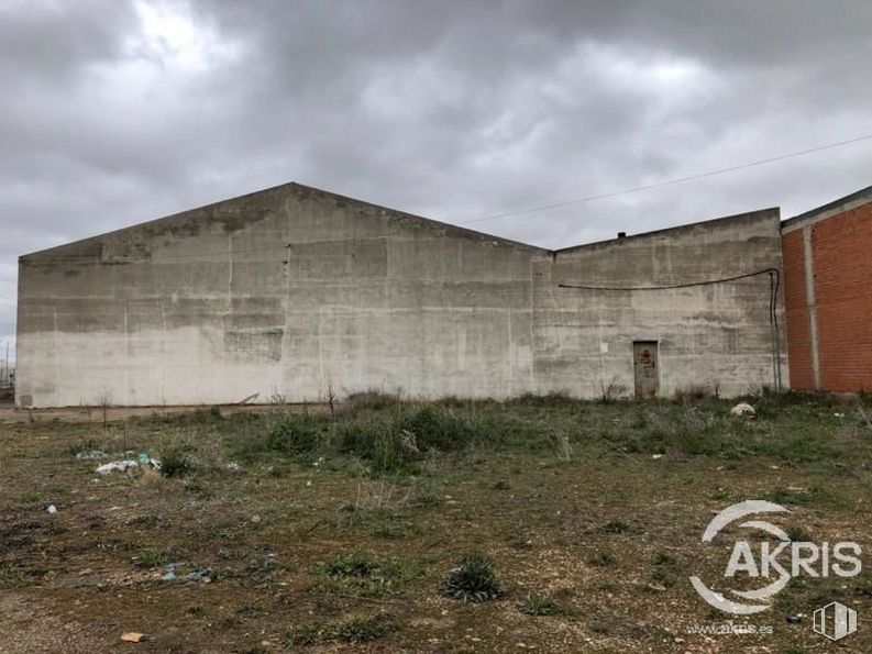 Industrial for sale at Carretera Ocaña, Noblejas, Toledo, 45350 with building, cloud, sky, land lot, landscape, rural area, grass, facade, plant and concrete around