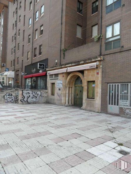 Retail for rent at Zona Fermín Caballero, Cuenca, 16004 with building, window, infrastructure, road surface, urban design, sidewalk, flooring, public space, facade and road around