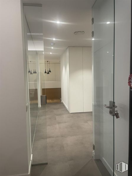 Oficina en venta en Calle Serrano, 213, Chamartín, Madrid, 28016 con accesorio, puerta, edificio, exterior del automóvil, suelos, suelo, puerta del vehículo, vidrio, material compuesto y techo alrededor