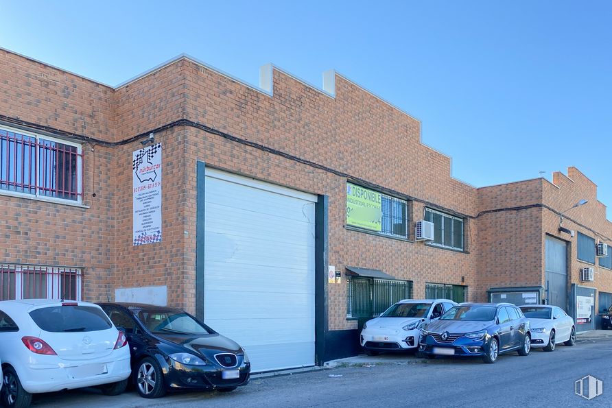 Nave en venta en Zona industrial Arganda, Arganda del Rey, Madrid, 28500 con coche, ventana, rueda, neumático, luz de estacionamiento automotriz, vehículo terrestre, cielo, vehículo, propiedad y vehículo de motor alrededor