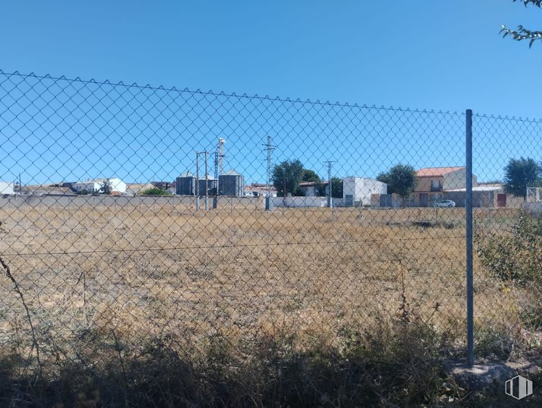 Land for sale at Zona carretera CM-3000, Cabezamesada, Toledo, 45890 with wire fencing, mesh, chain-link fencing, fence, home fencing, wire, net and barbed wire around