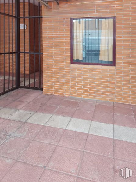 Local en venta en Calle Arijales, Parla, Madrid, 28980 con ventana, madera, superficie de la carretera, edificio, albañilería, suelos, ladrillo, suelo, rectángulo y material de construcción alrededor