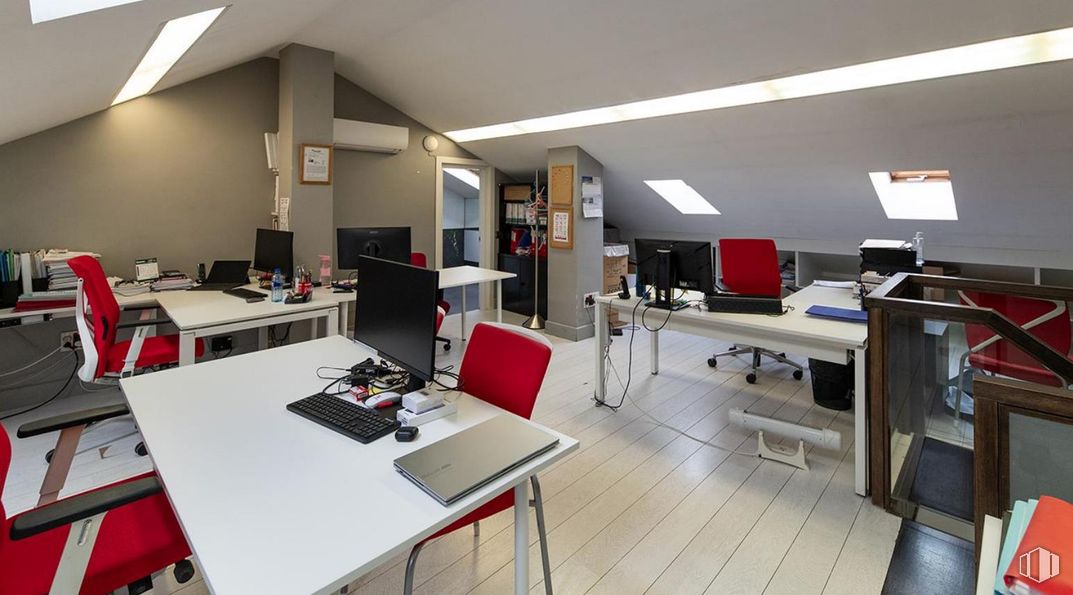 Office for sale at Zona El Plantío, Moncloa - Aravaca, Madrid, 28023 with lighting, desk, computer monitor, light fixture, table top, furniture, office equipment, interior design, office chair and computer desk around