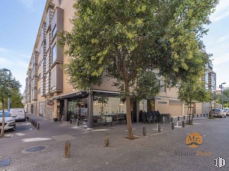 Local en venta en Vereda De Los Estudiantes, Leganés, Madrid, 28914 con coche, edificio, cielo, nube, árbol, ventana, superficie de la carretera, asfalto, diseño urbano y zona residencial alrededor