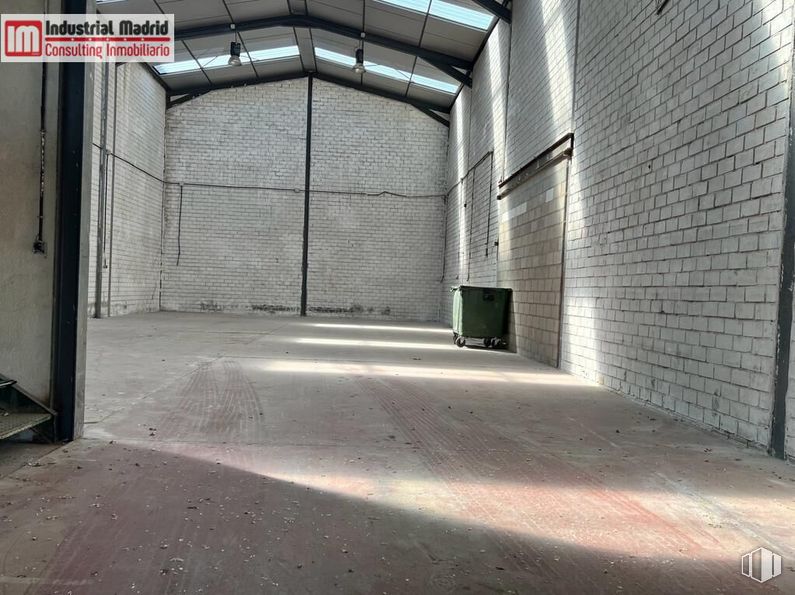 Industrial for sale at Polígono Industrial Las Acacias, Mejorada del Campo, Madrid, 28840 with waste container, road surface, asphalt, shade, building, fixture, composite material, road, tints and shades and symmetry around