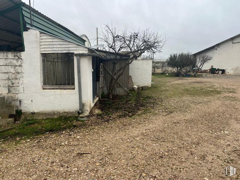 Industrial for sale at Calle Doctor Vergara Palencia, Fuentidueña de Tajo, Madrid, 28597 with window, sky, plant, property, tree, land lot, grass, residential area, landscape and tints and shades around