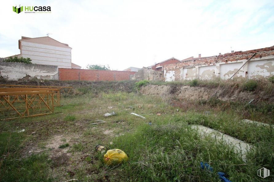 Land for sale at Casco Urbano, Bargas, Toledo, 45593 with building, cloud, sky, plant, property, land lot, vegetation, tree, grass and biome around